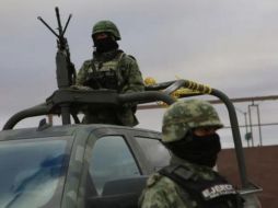 Durante la revisión del lugar, los militares aseguraron un lote de 10 armas largas, aproximadamente 100 cargadores, 4 mil 500 cartuchos útiles de distintos calibres, así como dos vehículos y diverso equipo táctico. EL INFORMADOR / ARCHIVO