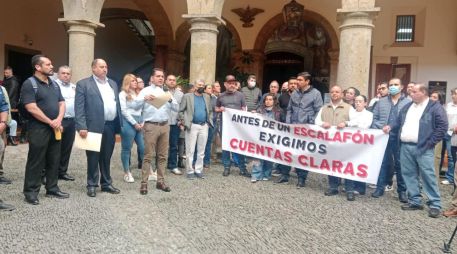 Un grupo de trabajadores sindicalizados manifestó su inconformidad y exigió transparencia en el manejo de los recursos de esta organización. ESPECIAL