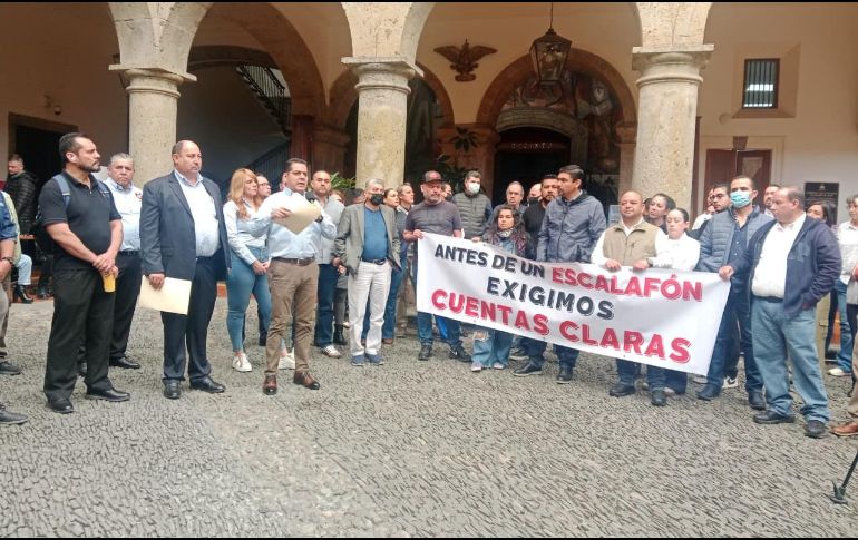 Un grupo de trabajadores sindicalizados manifestó su inconformidad y exigió transparencia en el manejo de los recursos de esta organización. ESPECIAL