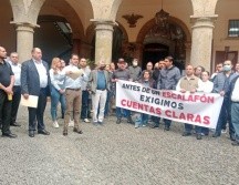 Un grupo de trabajadores sindicalizados manifestó su inconformidad y exigió transparencia en el manejo de los recursos de esta organización. ESPECIAL