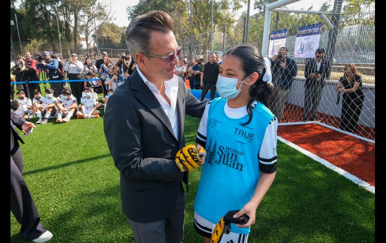 El programa, escuela de futbol, combina la práctica de este deporte con una metodología educativa de impacto social. CORTESÍA