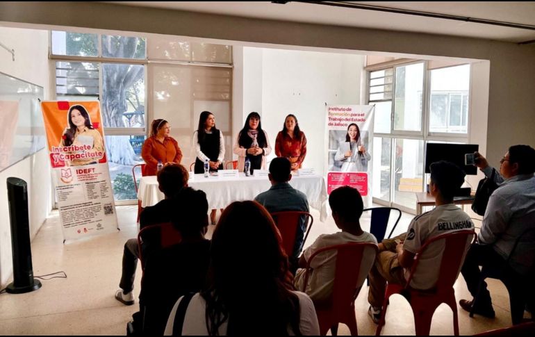 Autoridades del IDEFT y del Albergue Varonil encabezaron el acto de reconocimiento a los jóvenes egresados del curso con validez oficial. CORTESÍA