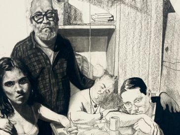 Escenas domésticas reconocibles se presentan despojadas de intimidad, obligando al espectador a detenerse en gestos mínimos y silencios prolongados. CORTESÍA