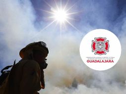 El incendio consumió una gran cantidad de madera y autopartes en desuso, lo que generó una densa columna de humo. NTX / ARCHIVO