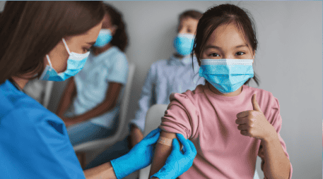 Debido a que la vacuna contra el sarampión es de virus vivos atenuados, existen contraindicaciones para ciertos sectores de la población.  El secretario de Salud, David Kershenobich, señaló que es necesario aplicar la denominada “dosis cero” a niñas y niños de entre seis y 11 meses de edadCANVA