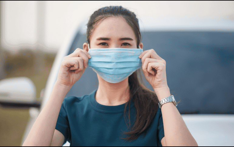 Además del uso de cubrebocas, las autoridades sanitarias aconsejan evitar compartir utensilios como vasos, platos, cucharas y popotes, así como procurar comer al aire libre y reducir la convivencia en espacios cerrados. CANVA