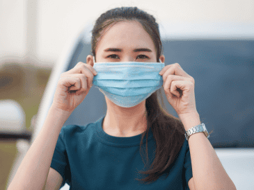 Además del uso de cubrebocas, las autoridades sanitarias aconsejan evitar compartir utensilios como vasos, platos, cucharas y popotes, así como procurar comer al aire libre y reducir la convivencia en espacios cerrados. CANVA