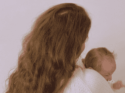 Es importante evitar corrientes de aire, cerrando puertas y ventanas, ya que los bebés aún no regulan de forma eficiente su temperatura corporal. ESPECIAL