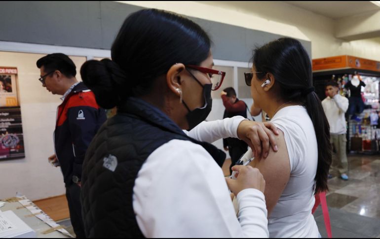 Se cuenta con 28 millones de dosis para aplicarse de inmediato. EFE/S. Gutiérrez