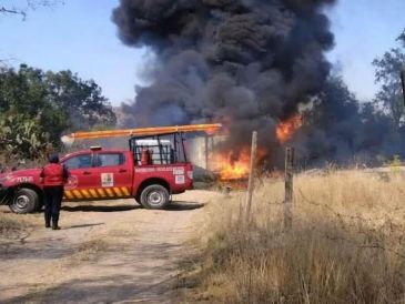 Una explosión presuntamente causada por el almacenamiento de combustible ilegal movilizó a los cuerpos de seguridad y rescate en la comunidad de Sayula Pueblo, en el municipio de Tepetitlán, Hidalgo. ESPECIAL