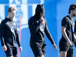 Frenkie de Jong, Jules Koundey Ferran Lopez en el entrenamiento en la víspera del juego. EFE/E. Fontcuberta