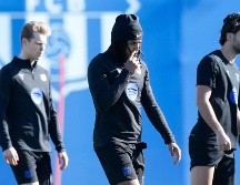 Frenkie de Jong, Jules Koundey Ferran Lopez en el entrenamiento en la víspera del juego. EFE/E. Fontcuberta