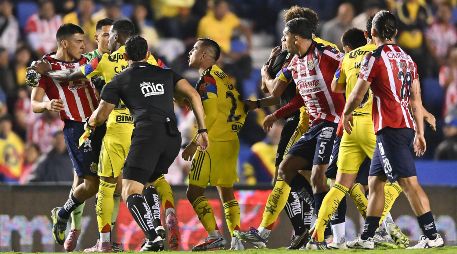 Este 14 de febrero, los aficionados de Chivas y América revivirán una rivalidad marcada por todo menos por el amor. IMAGO7