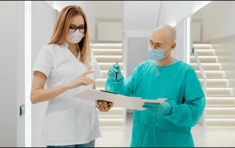 La vacunación no solo protege a quien la recibe, sino que contribuye a la inmunidad colectiva, reduciendo la propagación del virus en la comunidad. CANVA