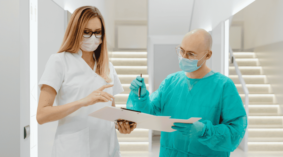 La vacunación no solo protege a quien la recibe, sino que contribuye a la inmunidad colectiva, reduciendo la propagación del virus en la comunidad. CANVA