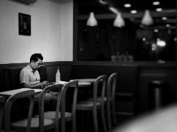 La psicología ofrece una mirada más matizada sobre lo que implica contar con pocos amigos. Unsplash