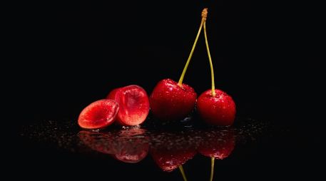 Las cerezas tienen niveles de glucosa muy bajos, por lo que son perfectas para personas con diabetes. ESPECIAL / CANVA