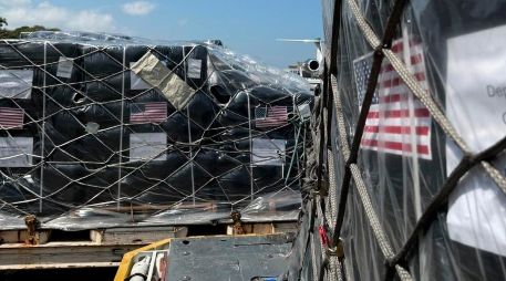 La diplomática no detalló qué tipos de medicamentos llegaron al país. EFE/ @usembassyve