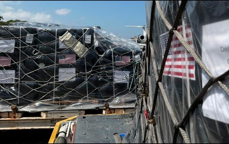 La diplomática no detalló qué tipos de medicamentos llegaron al país. EFE/ @usembassyve