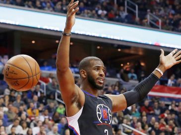 Pese a ser considerado uno de los mejores bases de la historia de la NBA, Chris Paul nunca ha conseguido ganar el campeonato. AP / ARCHIVO