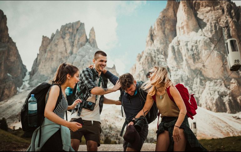 Celebra la amistad en este Día de San Valentín. ESPECIAL/FOTO DE FELIX ROSTIG EN UNSPLASH.