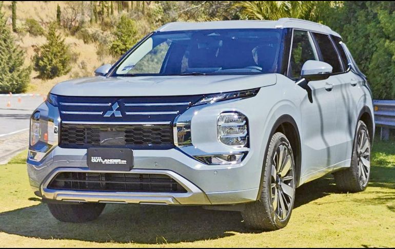 Outlander. La SUV ahora ofrece versiones con motor a combustión. CORTESÍA