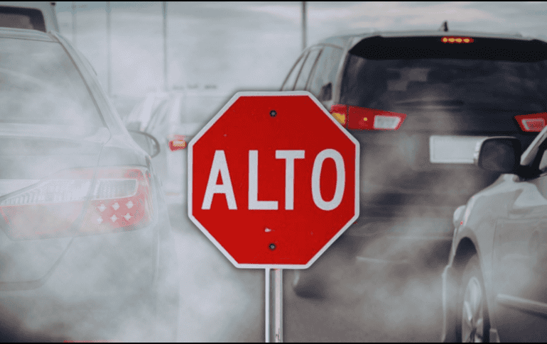 Autoridades de CDMX van contra vehículos ostensiblemente contaminantes. ESPECIAL / CANVA