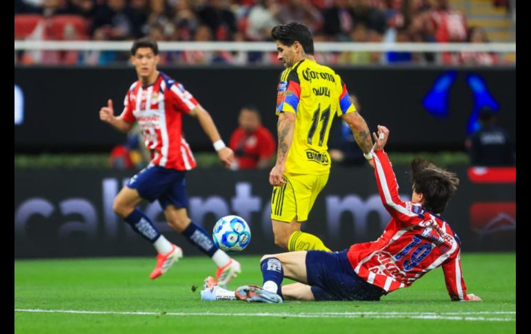 Afición, intensidad y rivalidad al máximo durante el Clásico Nacional entre Chivas y América. EL INFORMADOR/J.ACOSTA