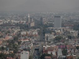 Fotografía de archivo en la que se aprecia una capa de contaminación sobre la Ciudad de México (CDMX). EFE/I. Esquivel