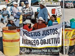 Productores de maíz amenazan con bloquear de nuevo carreteras, en protesta por la caída de precios y el incumplimiento de apoyos. Amagan con afectar eventos del Mundial de Futbol. EL INFORMADOR/ A. Navarro