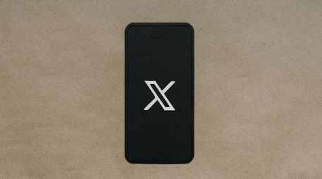 La caída de X de este 16 de febrero fue reportada por usuarios de la red social. UNSPLASH / K. SIKKEMA