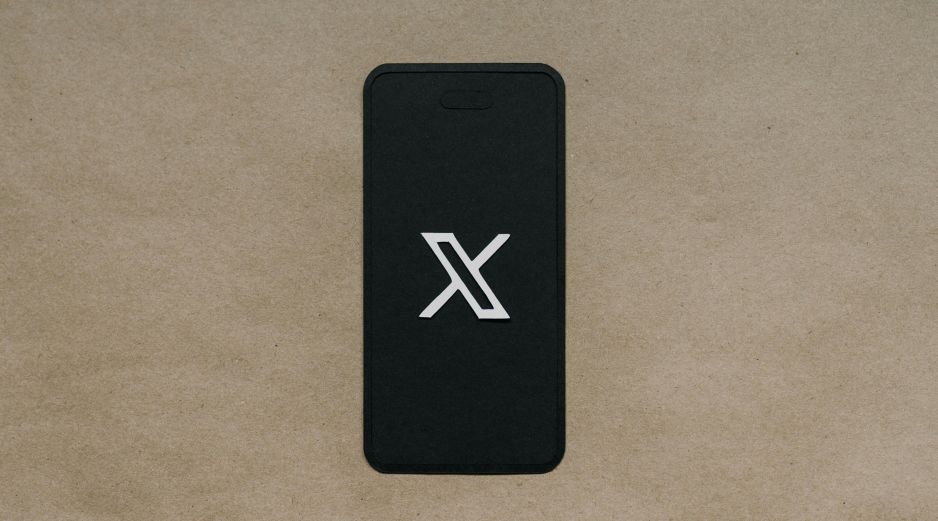 La caída de X de este 16 de febrero fue reportada por usuarios de la red social. UNSPLASH / K. SIKKEMA