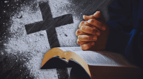 En el mundo católico sólo existen dos días de abstinencia y ayuno: el Miércoles de Ceniza y el Viernes Santo. ESPECIAL / CANVA