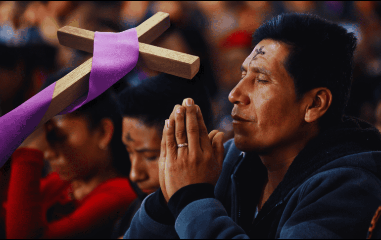 El Miércoles de Ceniza se determina contando hacia atrás 40 días desde Pascua, sin incluir los domingos. EFE / ARCHIVO