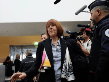 Esta septuagenaria se convirtió en un símbolo feminista mundial por haber decidido que el proceso judicial sobre sus violaciones, fuese a puerta abierta para que "la vergüenza cambie de bando". AP/ ARCHIVO