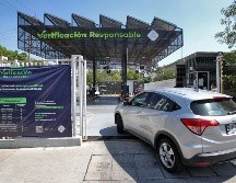 Con el objetivo de impulsar un aire más limpio y mejorar la calidad de vida de la población, el Gobierno de Jalisco mantiene activo el programa Verificación Vehicular Responsable, diseñado para reducir las emisiones contaminantes. EL INFORMADOR / ARCHIVO