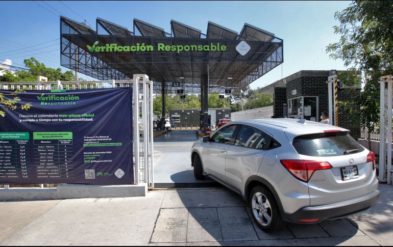 Con el objetivo de impulsar un aire más limpio y mejorar la calidad de vida de la población, el Gobierno de Jalisco mantiene activo el programa Verificación Vehicular Responsable, diseñado para reducir las emisiones contaminantes. EL INFORMADOR / ARCHIVO