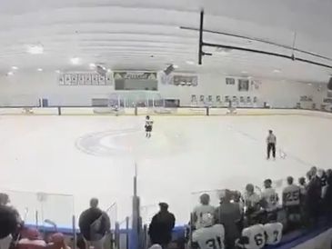 El ataque ocurrió poco después de las tres de la tarde en la pista cubierta del Lynch Arena, donde se disputaba un encuentro entre equipos de instituto como parte de un torneo escolar con la participación de varios planteles de la región. ESPECIAL