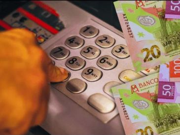 Miles de trabajadores recurren a sus ahorros para el retiro ante la falta de empleo, comprometiendo su pensión futura para solventar gastos inmediatos. ESPECIAL