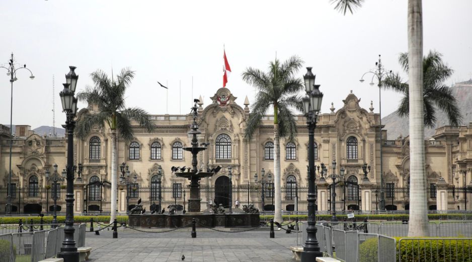 El Congreso de Perú escogerá este miércoles en un pleno extraordinario, que se celebrará a partir de las 18:00 hora local, al nuevo presidente interino del país andino después de que este martes haya destituido al derechista José Jerí, a menos de dos meses de las elecciones generales. EFE/ P. Aguilar