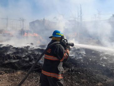 Bomberos de Zapopan atendieron un incendio en carretera a Nextipac. ESPECIAL / FACEBOOK Bomberos de Zapopan