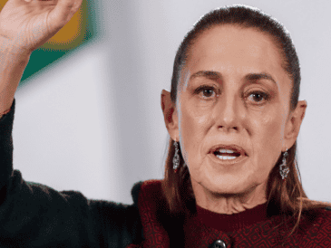 La Presidenta sostuvo que el ajuste no afectaría derechos laborales de base, pues respetaría las pensiones de trabajadores con contrato colectivo. EFE/I. Esquivel