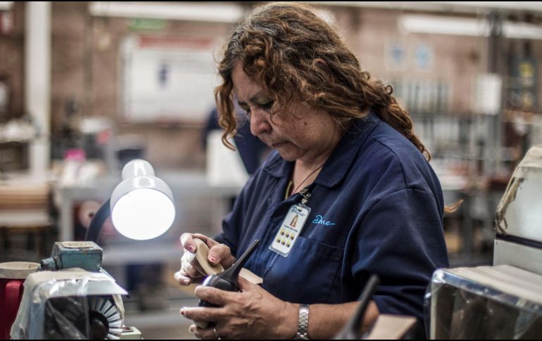 La discusión por la jornada de 40 horas se da en un contexto de inversión deprimida en México. EL INFORMADOR/ARCHIVO