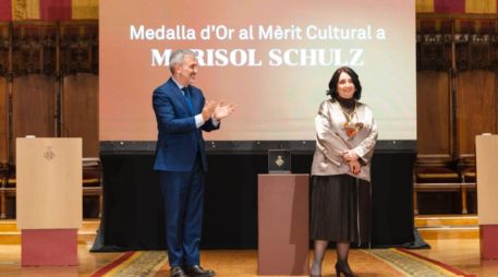 Marisol Schulz fue distinguida con la Medalla de Oro al Mérito Cultural de Barcelona por su trayectoria editorial. CORTESÍA