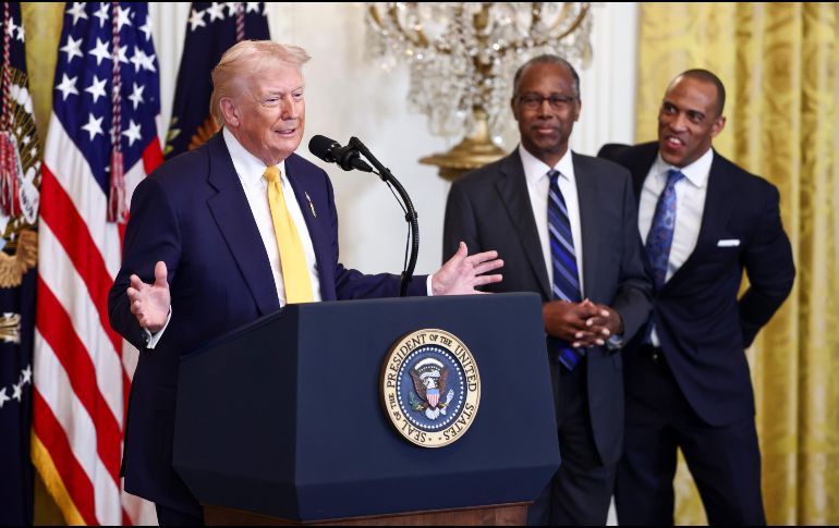 Trump se defendió de acusaciones por racismo poniendo como ejemplo su relación con figuras afroamericanas como el boxeador Mike Tyson. EFE/J. Scalzo