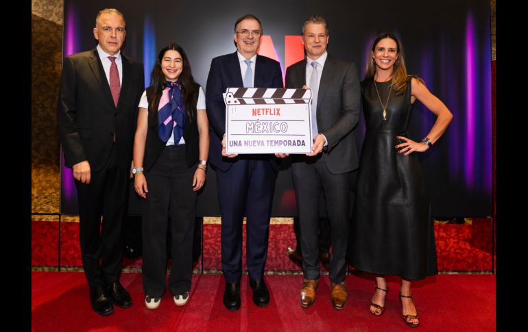 Francisco Ramos, Manola Zabalza, Marcelo Ebrard, Greg Peters y Carolina Leconte. ESPECIAL/SAM TAKATAKA-NETFLIX.