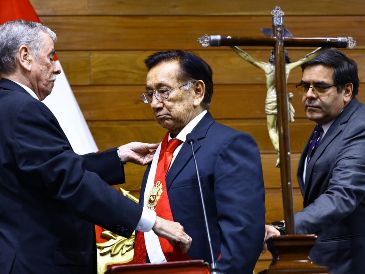 José María Balcázar juró este miércoles como nuevo presidente interino de Perú. EFE/ Congreso de Perú