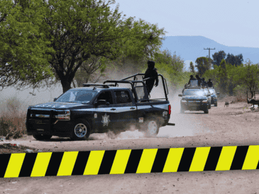 Elementos de Seguridad mantienen un operativo de revisión a motociclistas en diversas calles y bulevares de San Francisco del Rincón, en búsqueda de los responsables del tiroteo- SUN / ARCHIVO