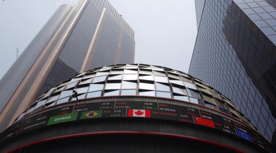 En la jornada, el peso mexicano se depreció un 0.96 % frente al dólar, al cotizar en 17.84 unidades por billete verde, frente a los 17.67 en la jornada anterior, según datos del Banco de México. EFE / ARCHIVO