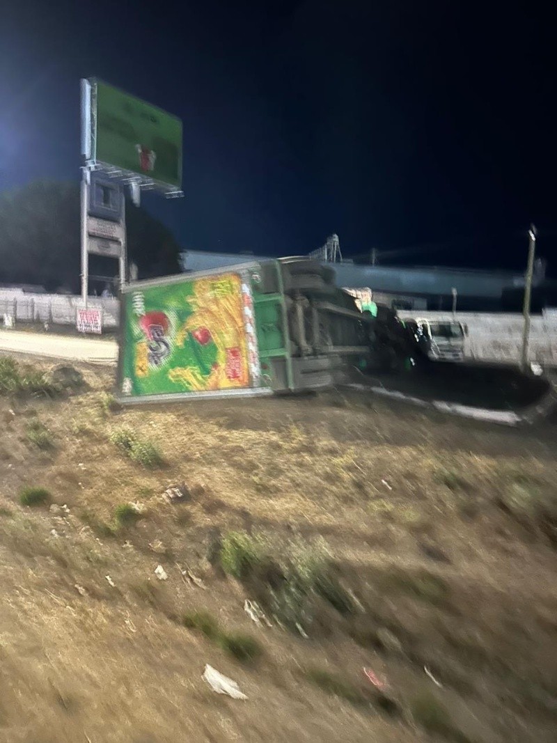 &nbsp;El accidente obstruye la entrada y la salida de Guadalajara a la carretera libre. ESPECIAL